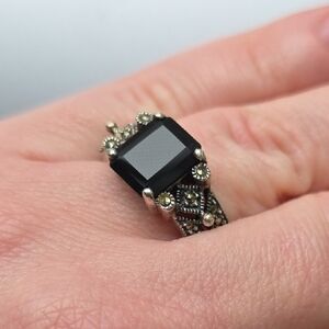 Black Vintage Silver Onyx Ring - Decorative Silver Tone Band